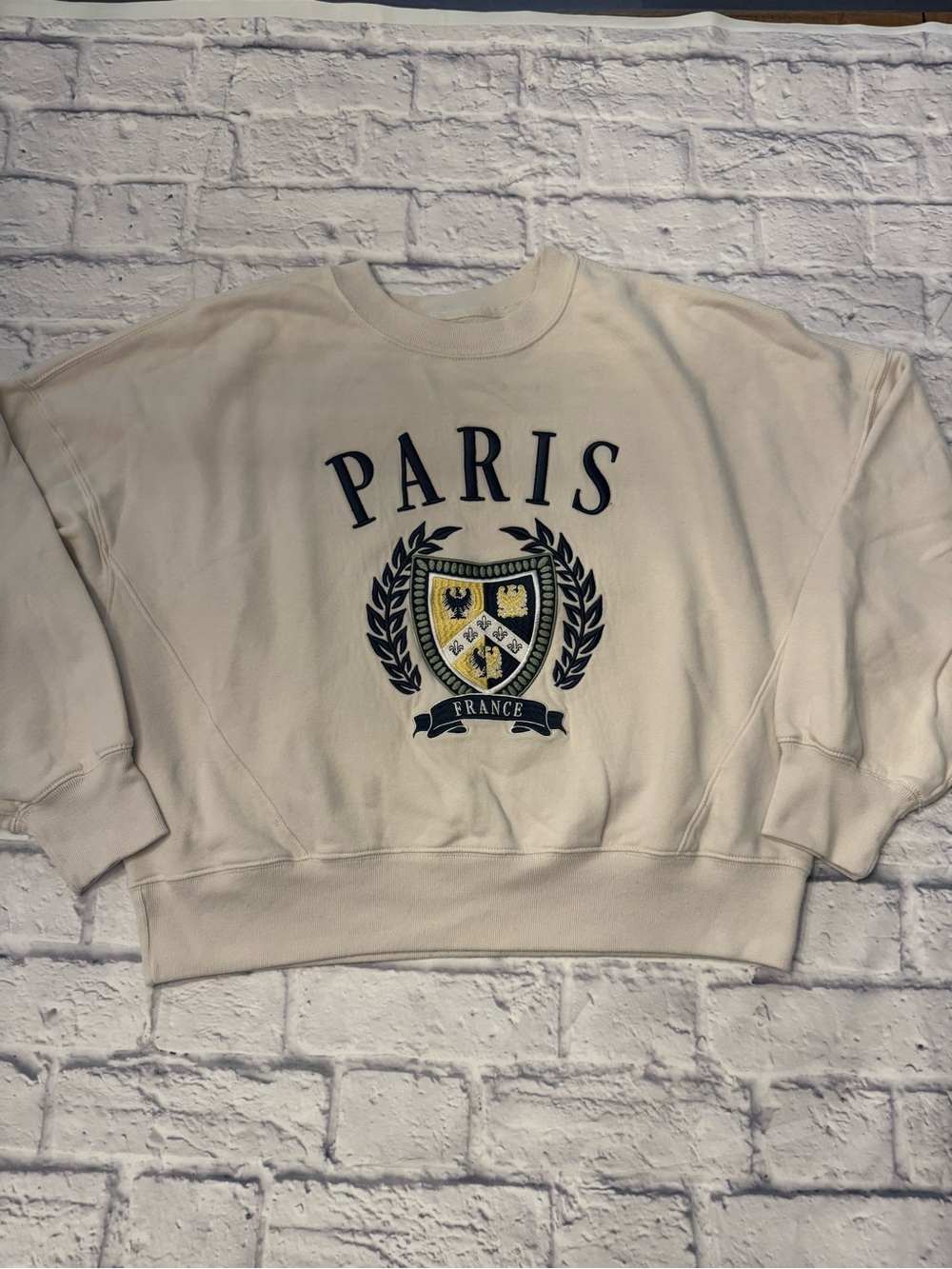 Abercrombie & Fitch Paris Crest Crewneck - Cream & Navy